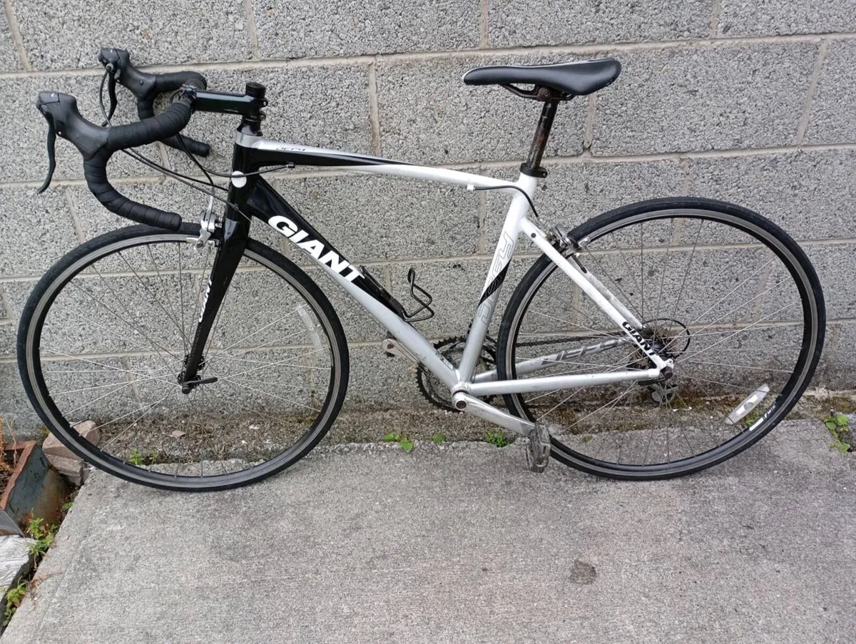 Giant Defy 4 - Image 2