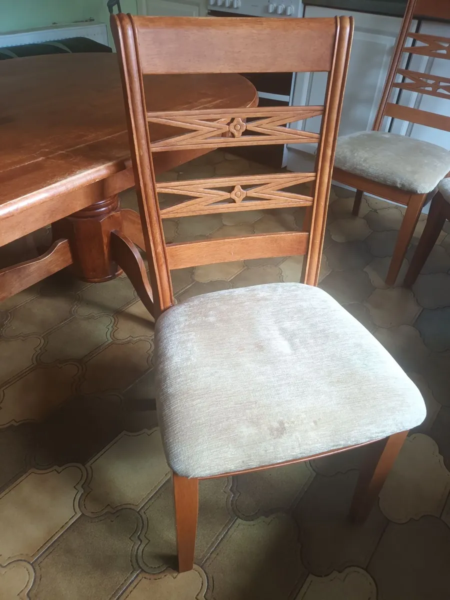 Table and 5 Chairs - Image 3