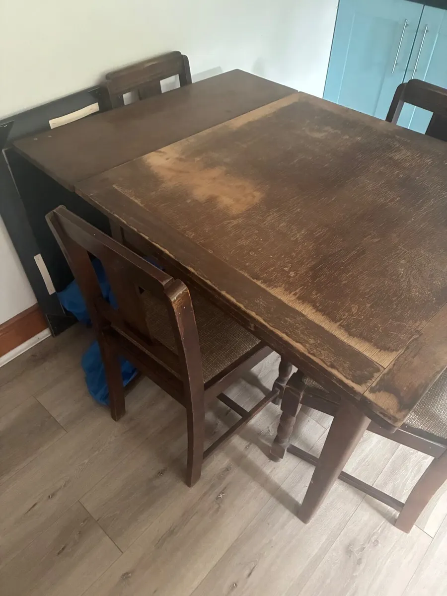 Mahogany table and 4 chairs - Image 1