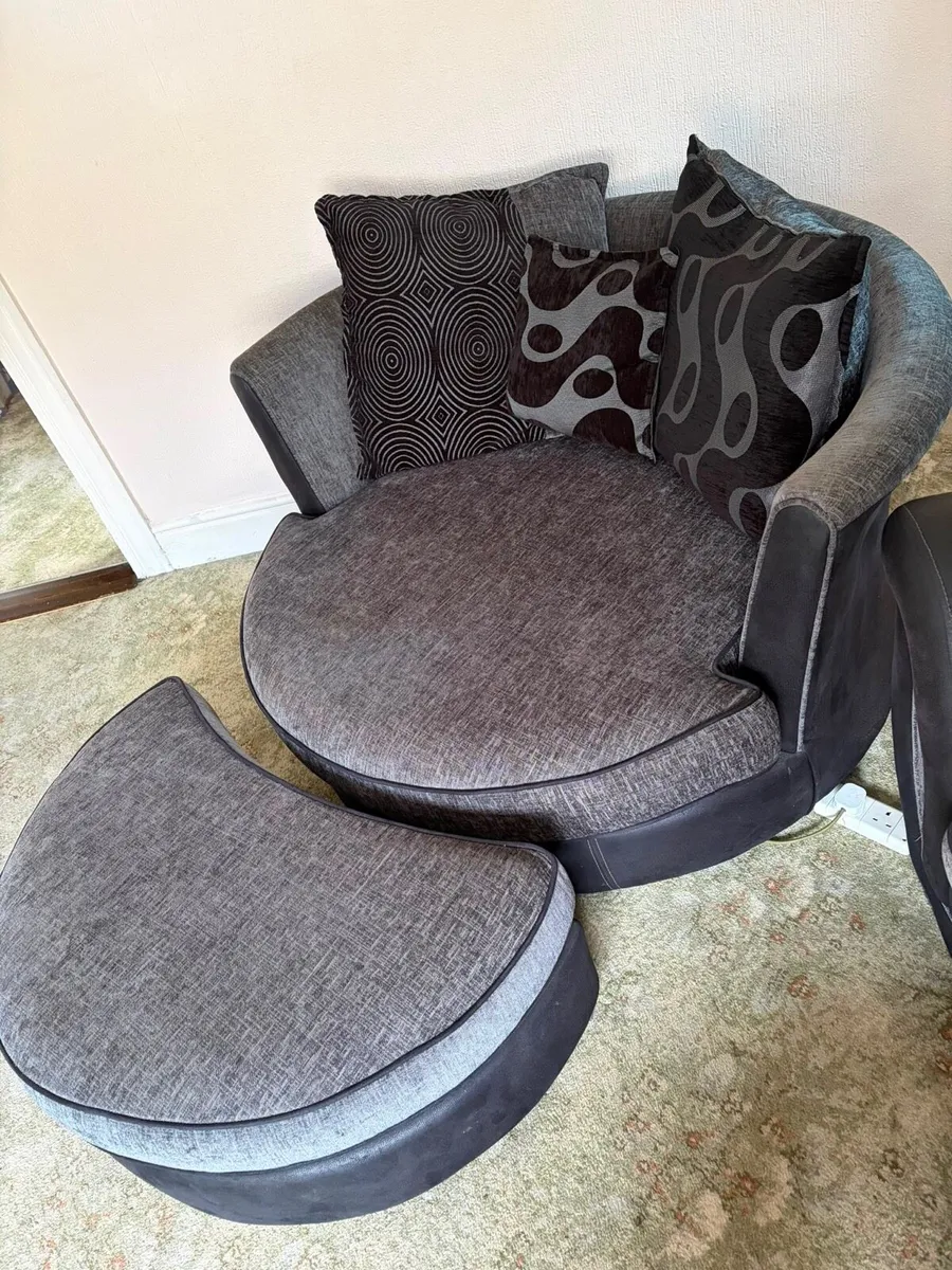 Single seater swivel lounger - Image 1