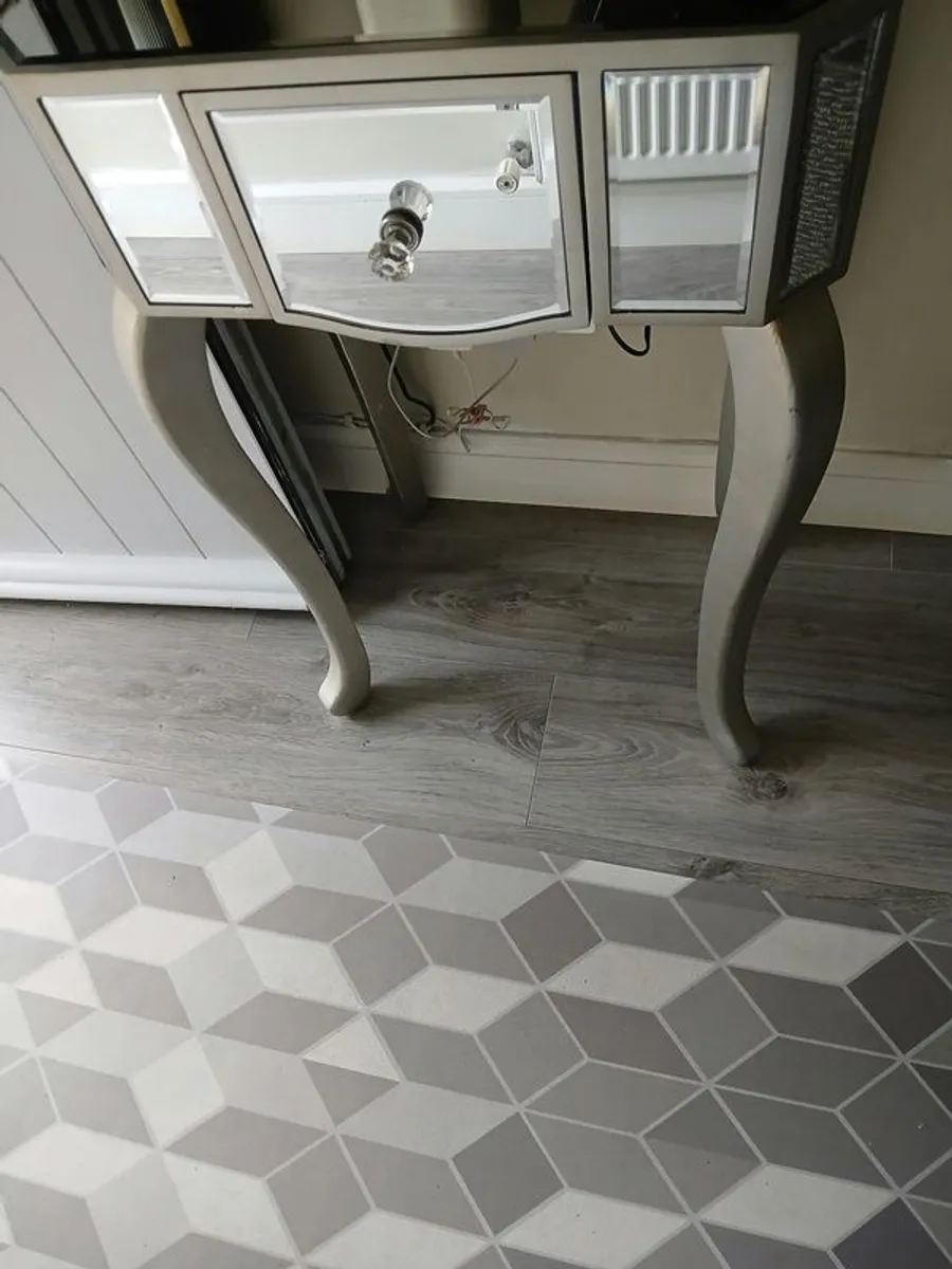 Hall console and mirrors - Image 1