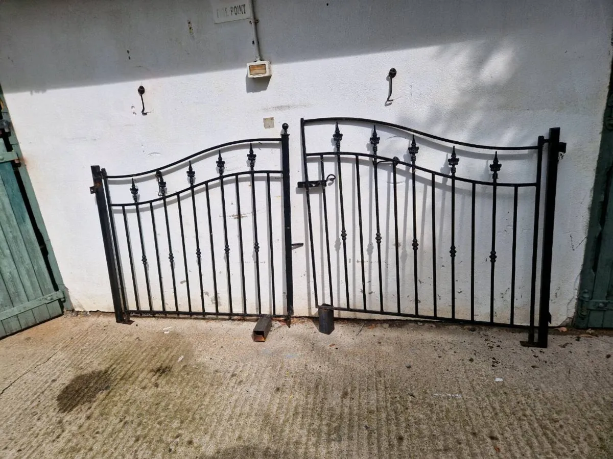 Gates - Image 1