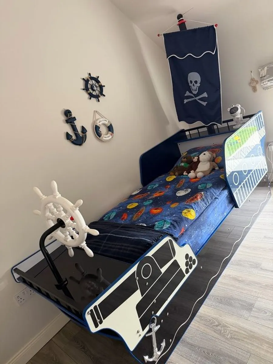 Boys Pirate ship bed - Image 1