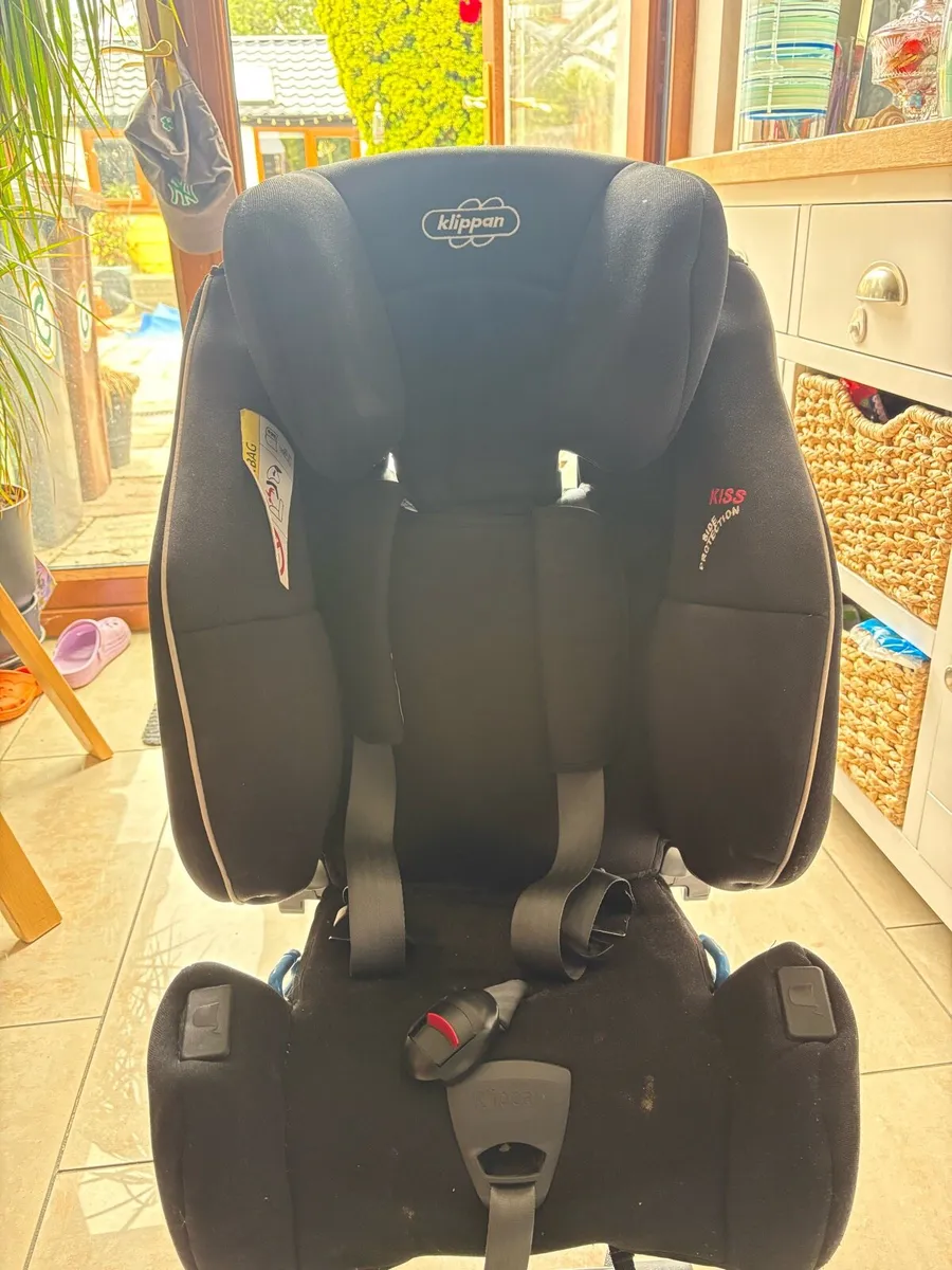 Rear facing car seat - Image 2