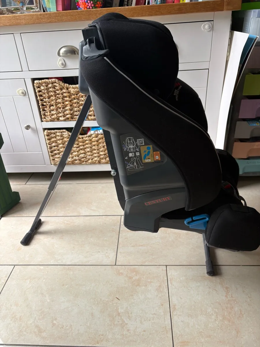 Rear facing car seat - Image 1