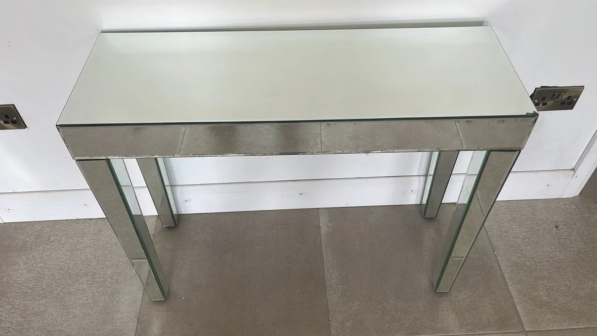 Mirrored side table - Image 1