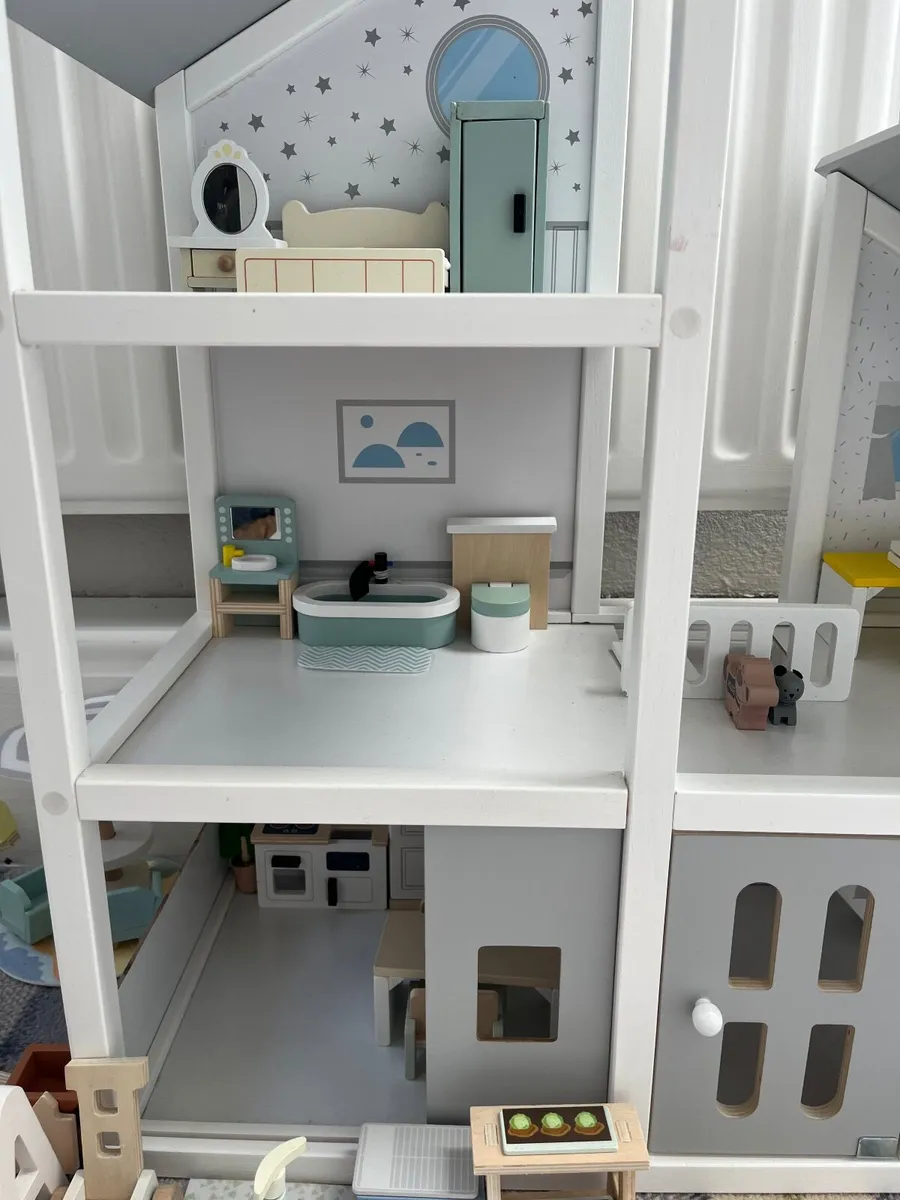 Toy doll house - Image 2
