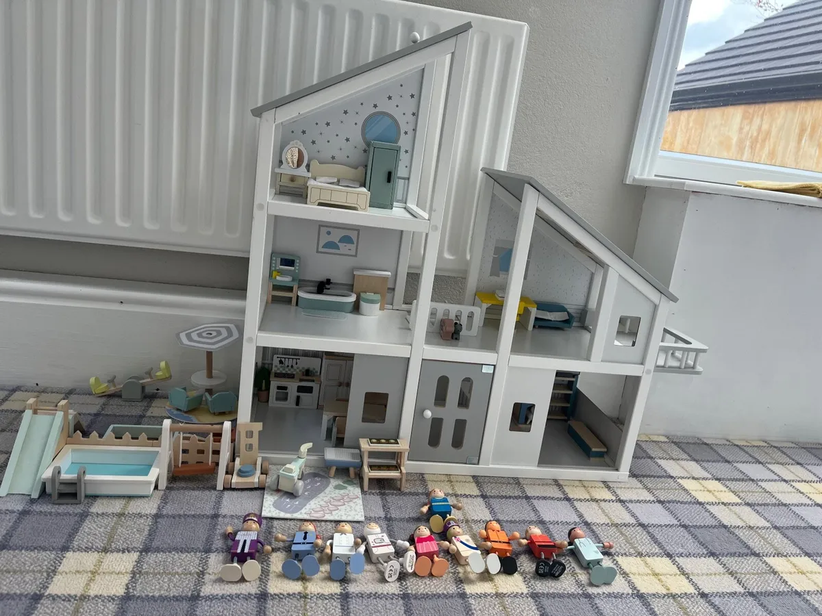 Toy doll house - Image 1