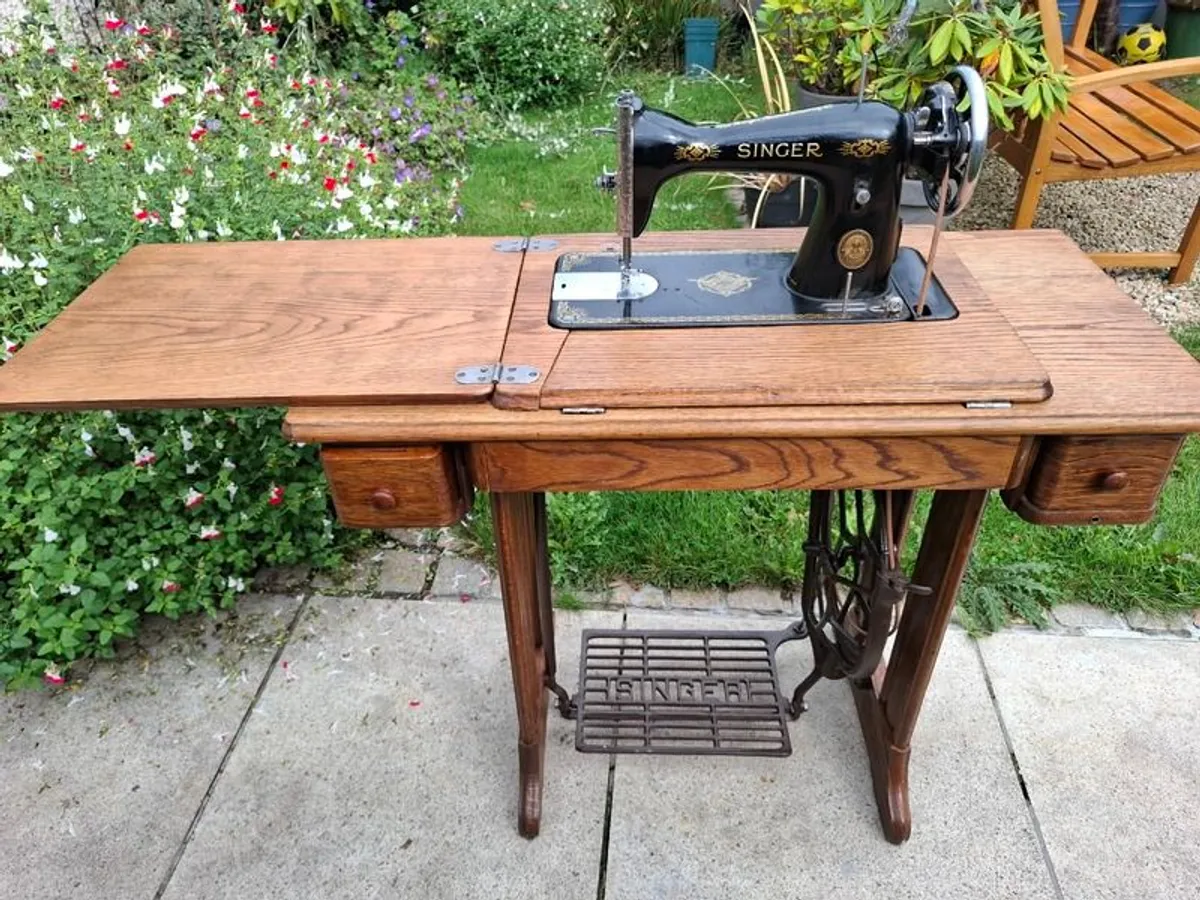 Vintage Singer Sewing Machine - Image 2