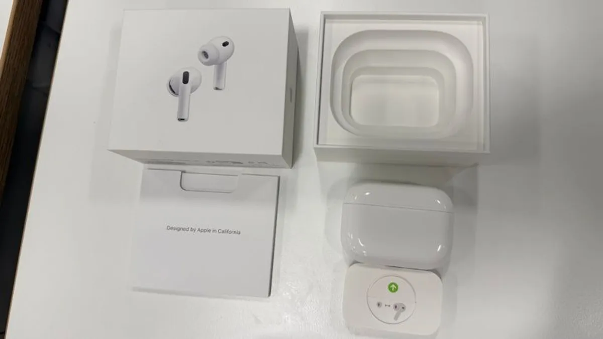 Apple AirPods Pro 3 Mint Condition - Image 2