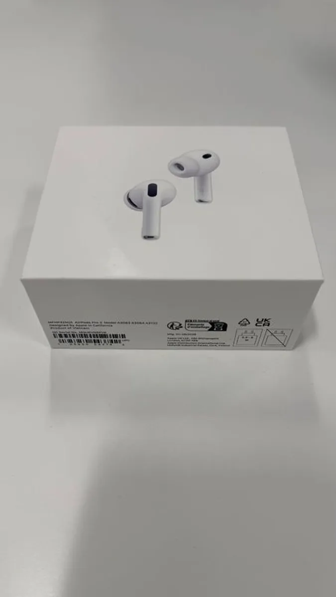 Apple AirPods Pro 3 Mint Condition - Image 3