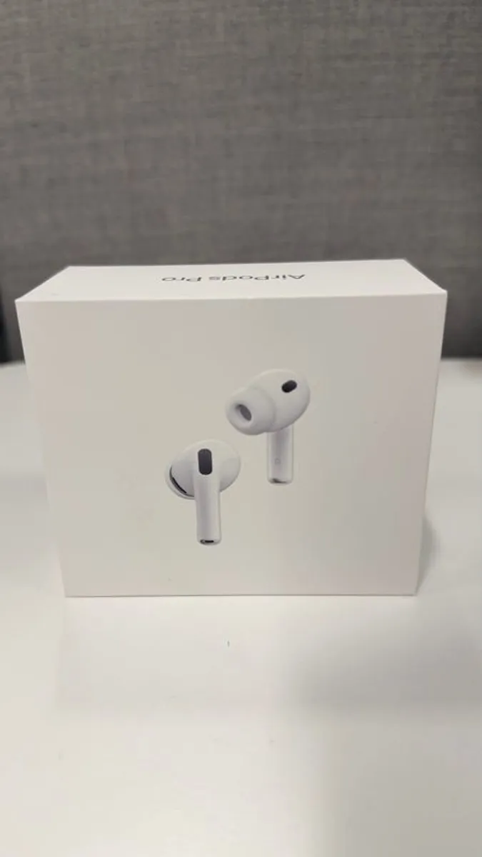 Apple AirPods Pro 3 Mint Condition - Image 4