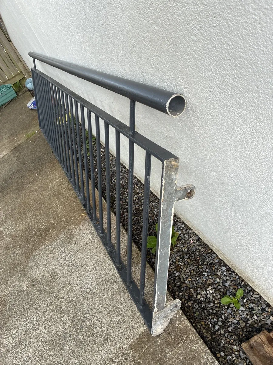 Cast iron balustrade - Image 2
