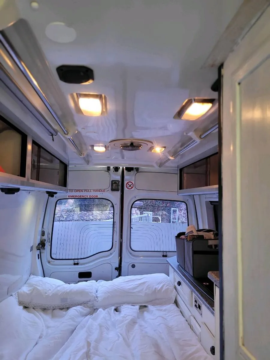 Camper van - Image 1