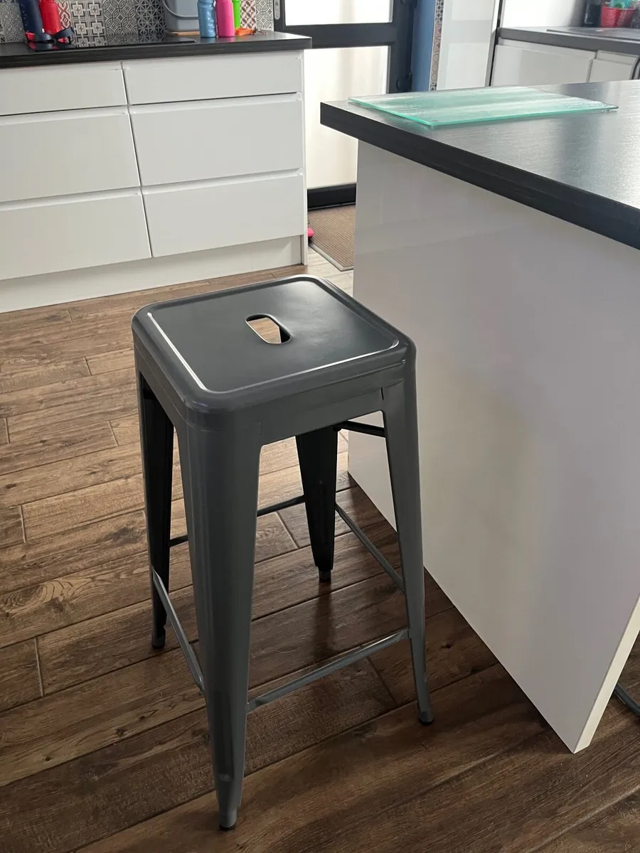 Bar stool - Image 1