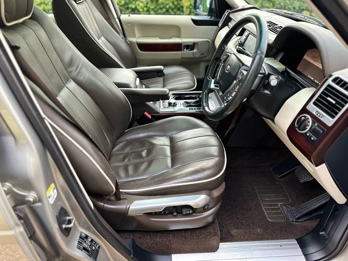 Land Rover. CVRT to August 2027. Tax €333. TDV8 - Image 3