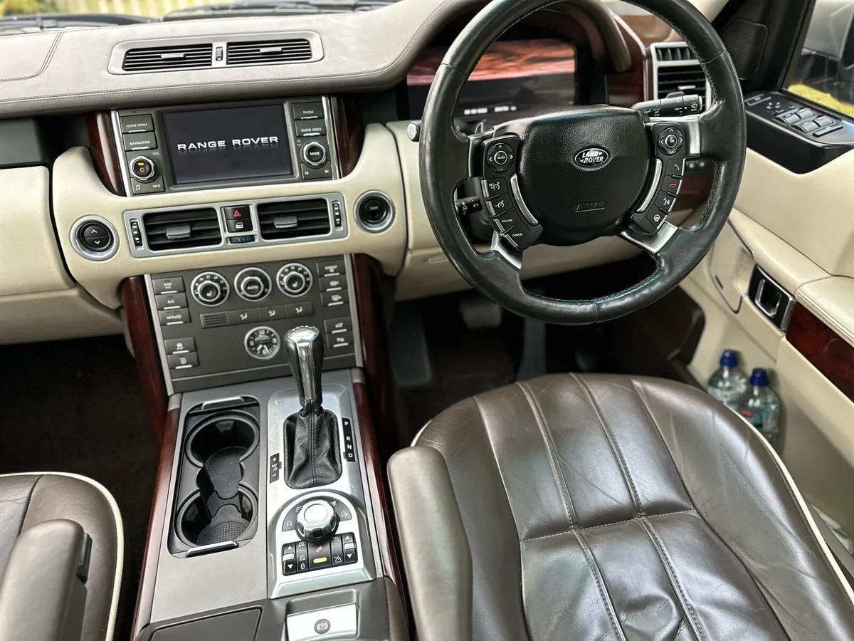 Land Rover. CVRT to August 2027. Tax €333. TDV8 - Image 4