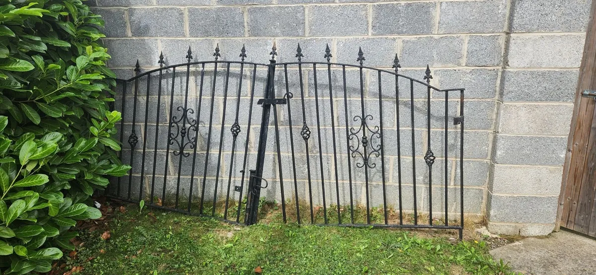 Gates - Image 2