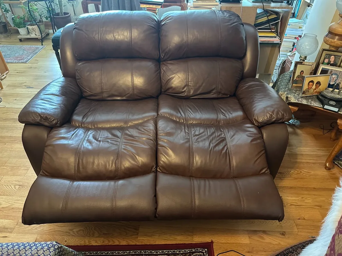 Two seater leather recliner - Image 2