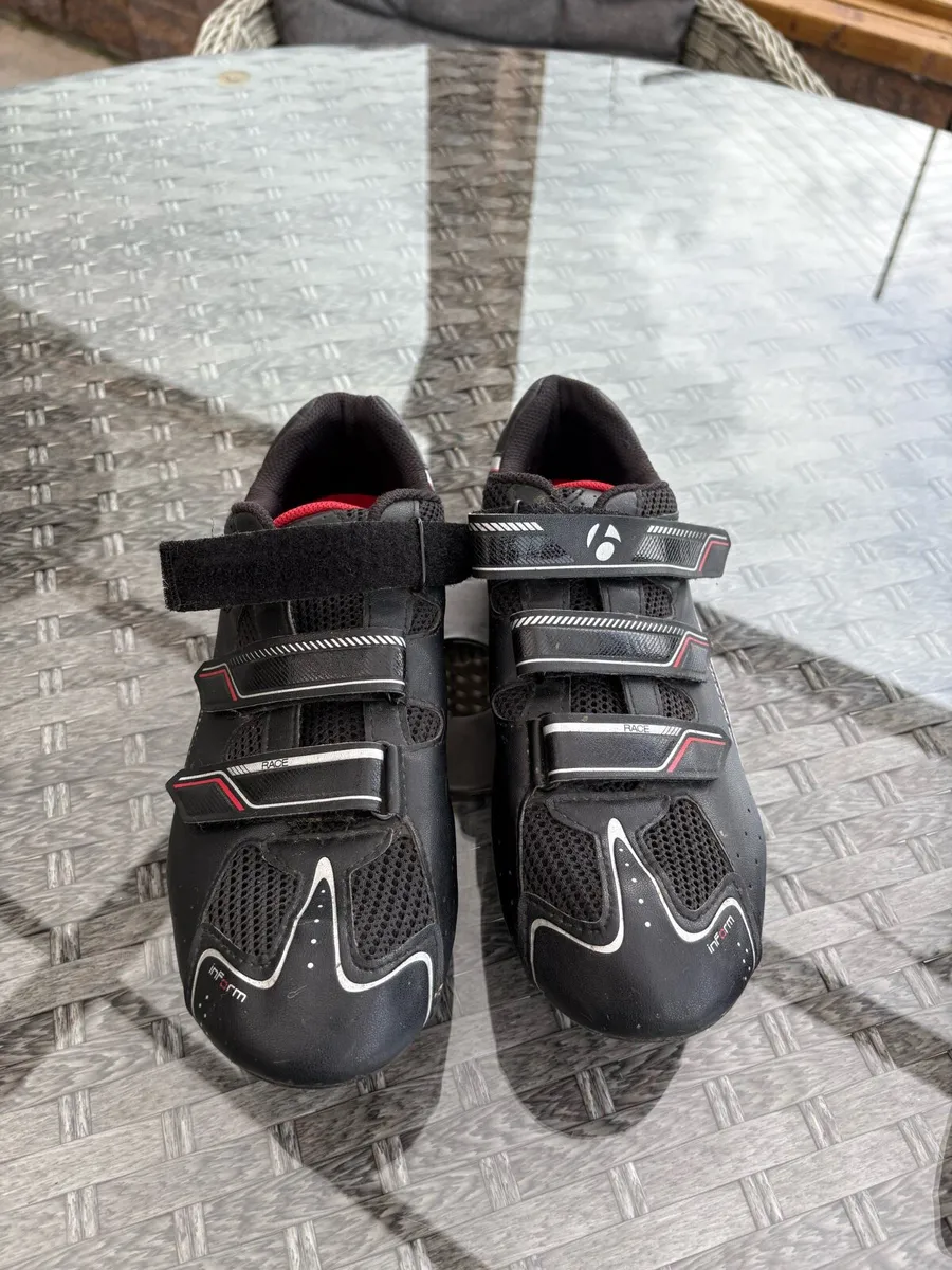 Cycling shoes  and tyres - Image 2