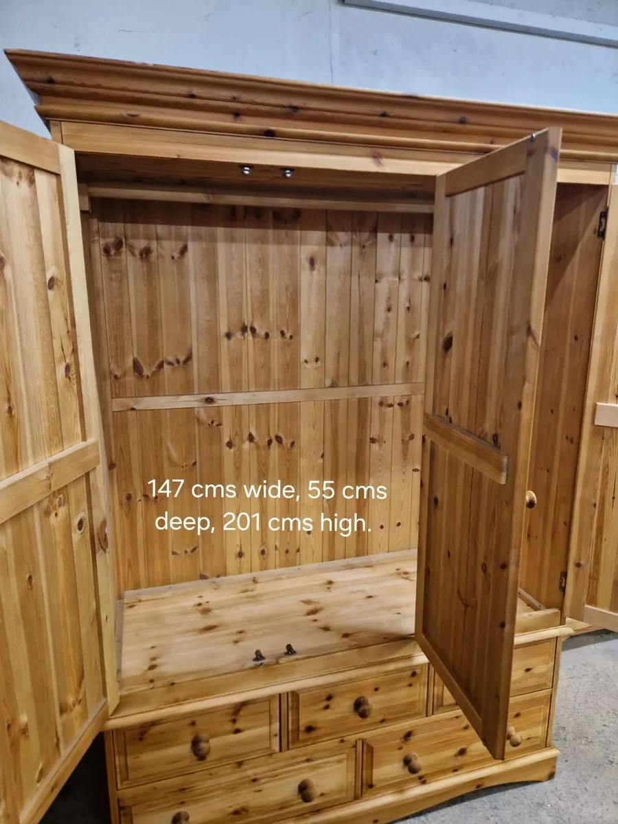 Vintage 3 door pine wardrobe - Image 3