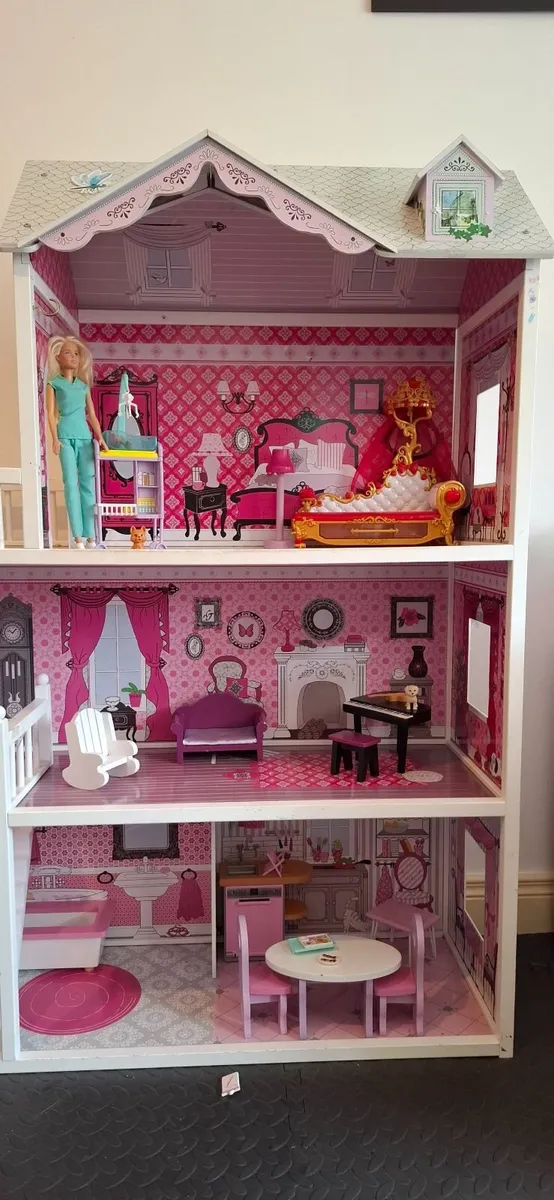 Dolls house - Image 1