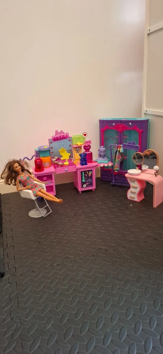 Dolls house - Image 3