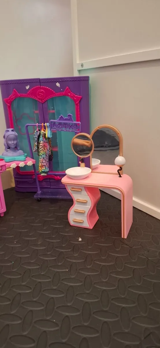 Dolls house - Image 2
