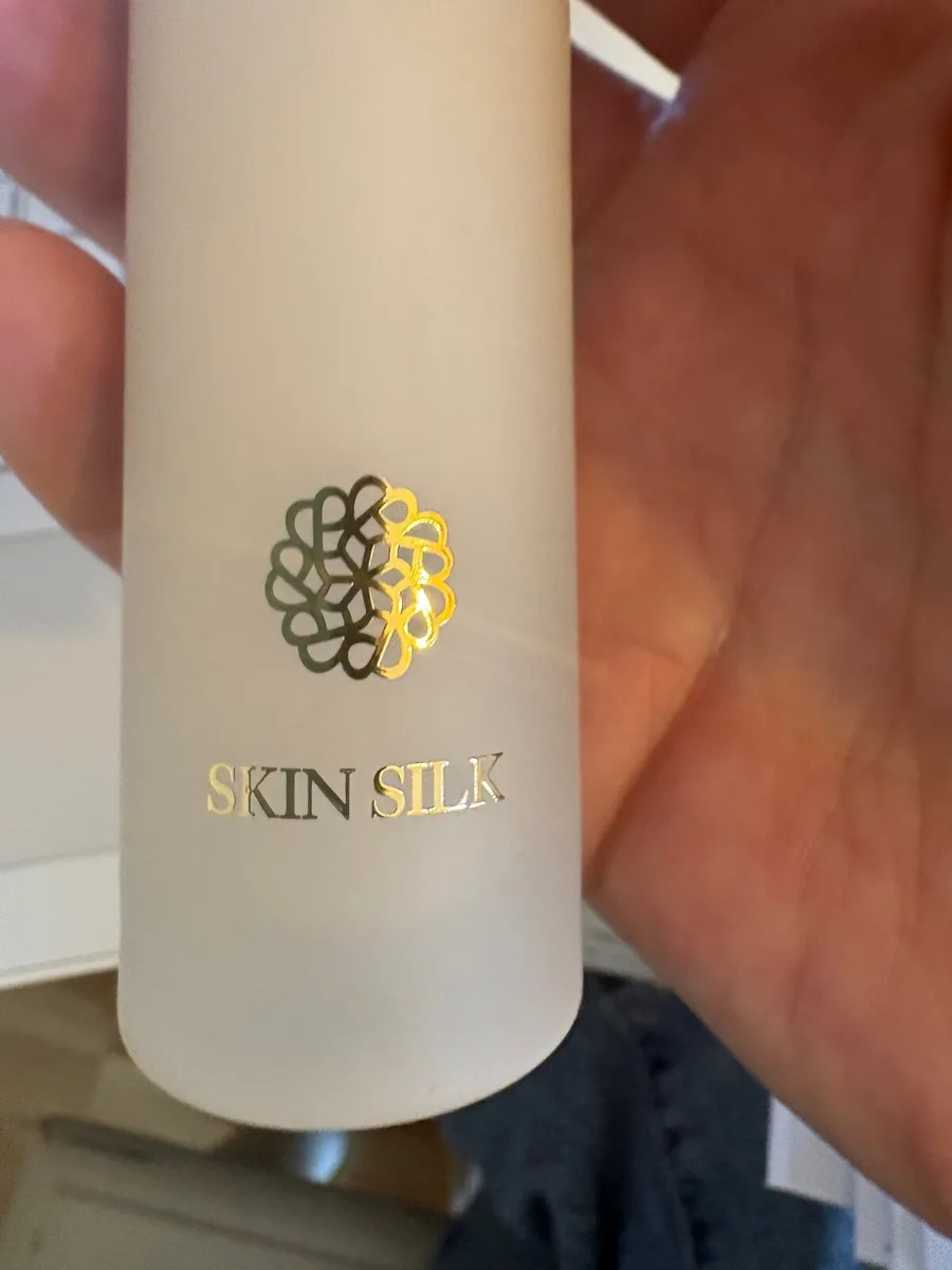 Makeup- Lisa & co cosmetics skin silk - Image 2