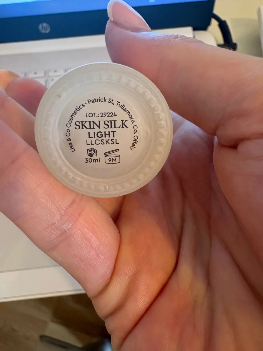 Makeup- Lisa & co cosmetics skin silk - Image 4