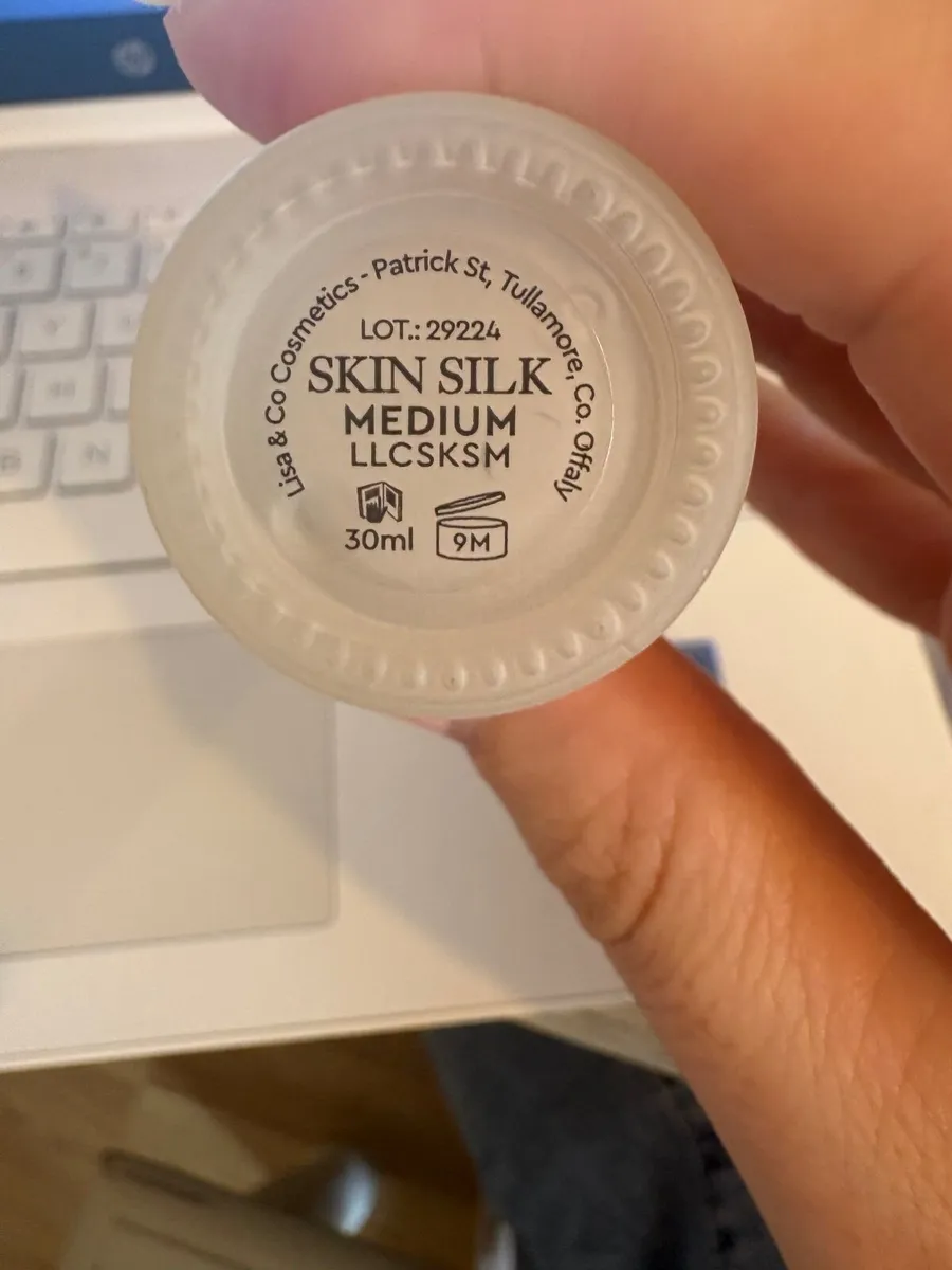 Makeup- Lisa & co cosmetics skin silk - Image 3