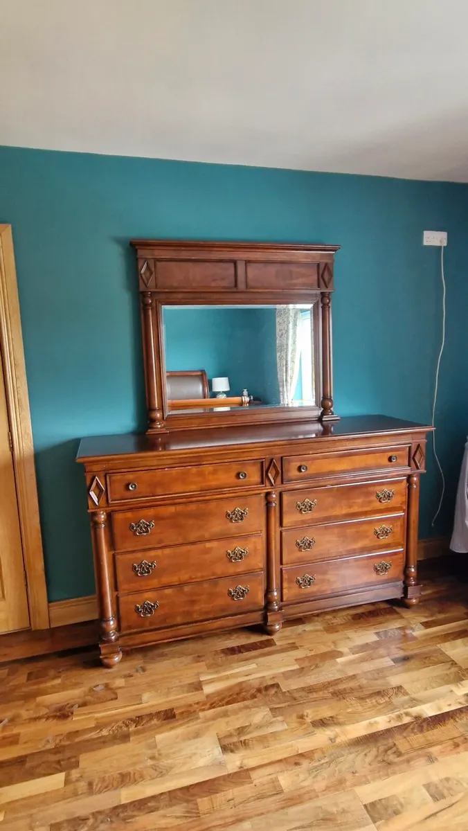 Double solid dresser 8 drawers and mirror