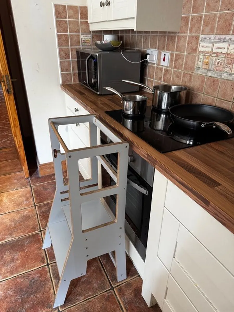 Kitchen Helper - adjustable height - Image 1