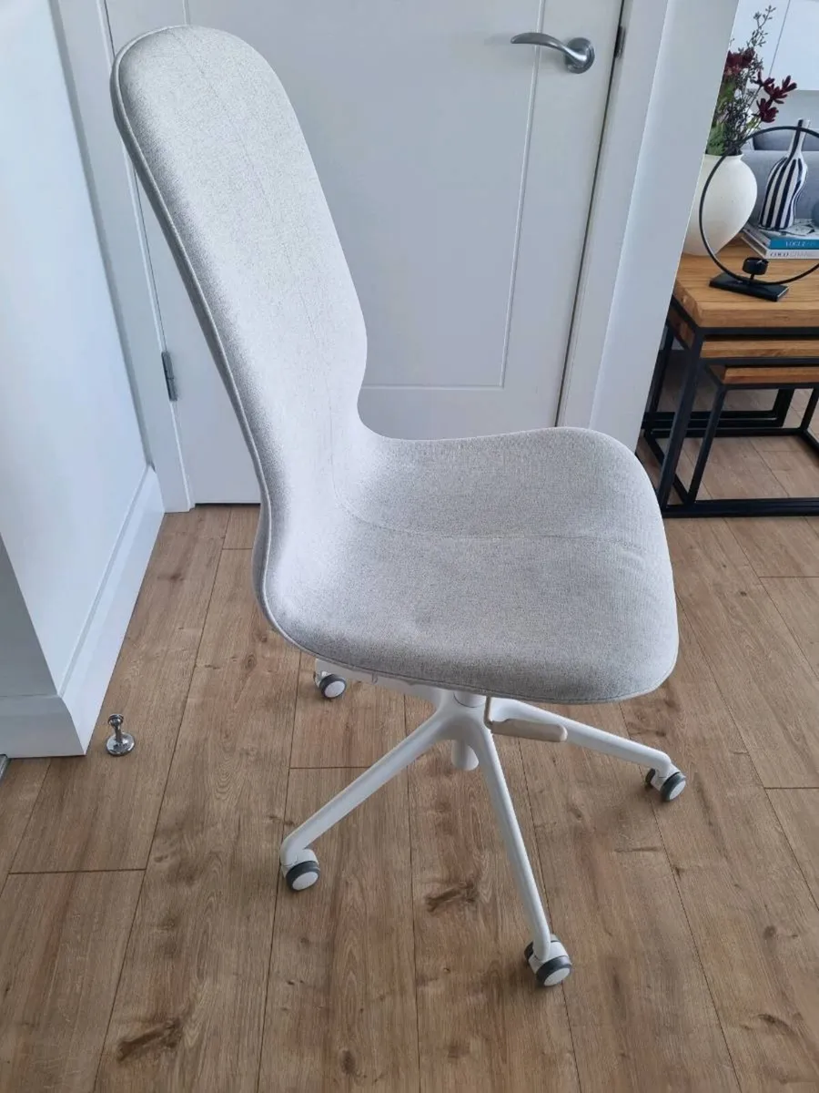 IKEA home office chair - beige/white - Image 3