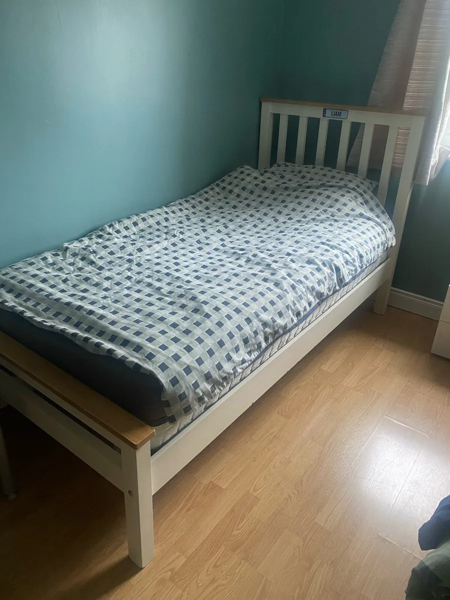 Single bed - Image 1