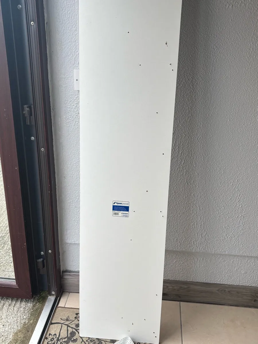 White shelf & brackets - Image 1