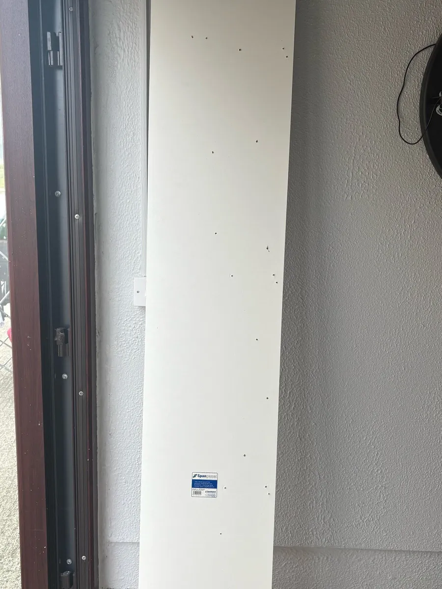 White shelf & brackets - Image 2