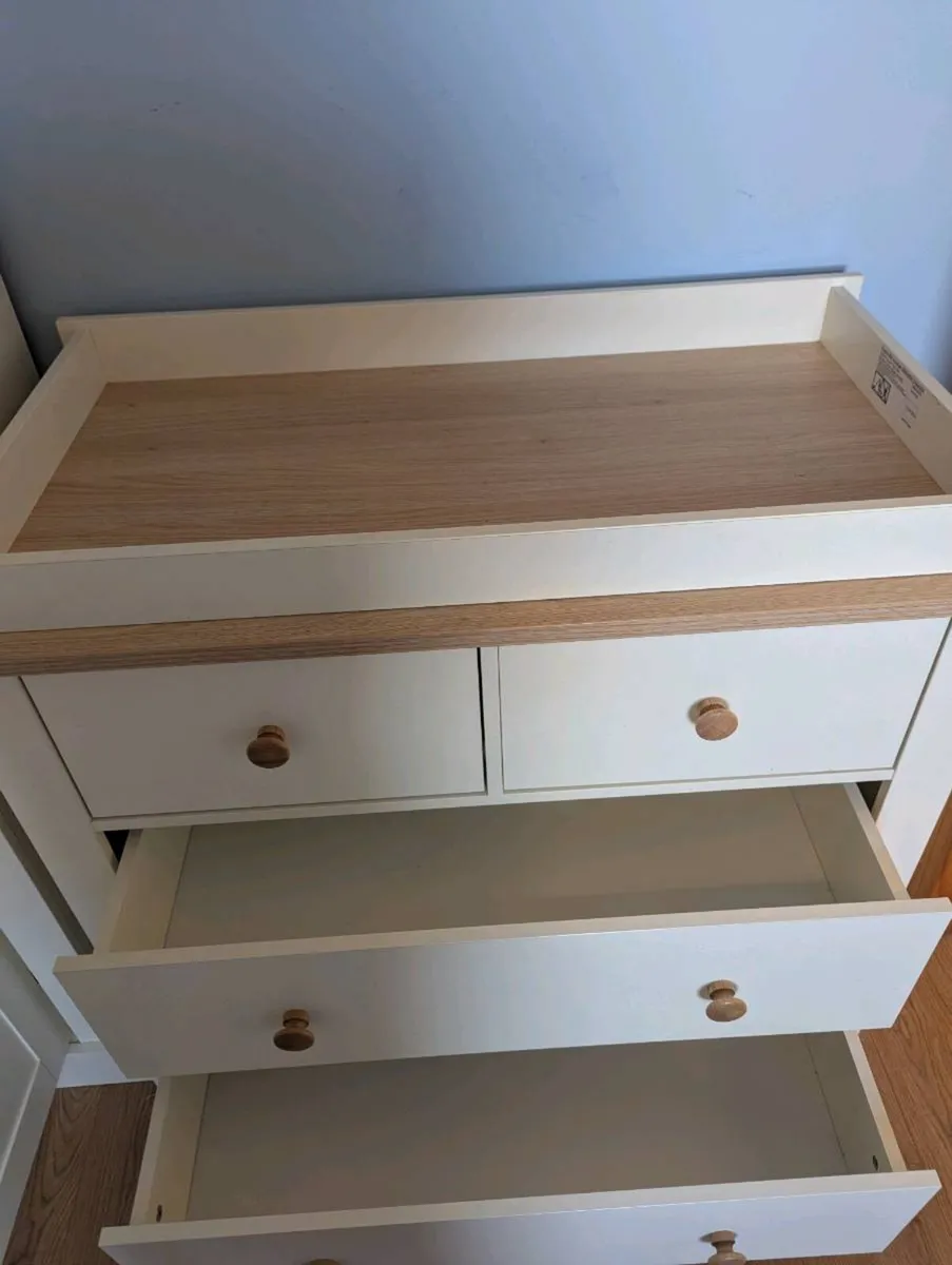 Cot/cotbed, chest of drawers, wardrobe - Image 4