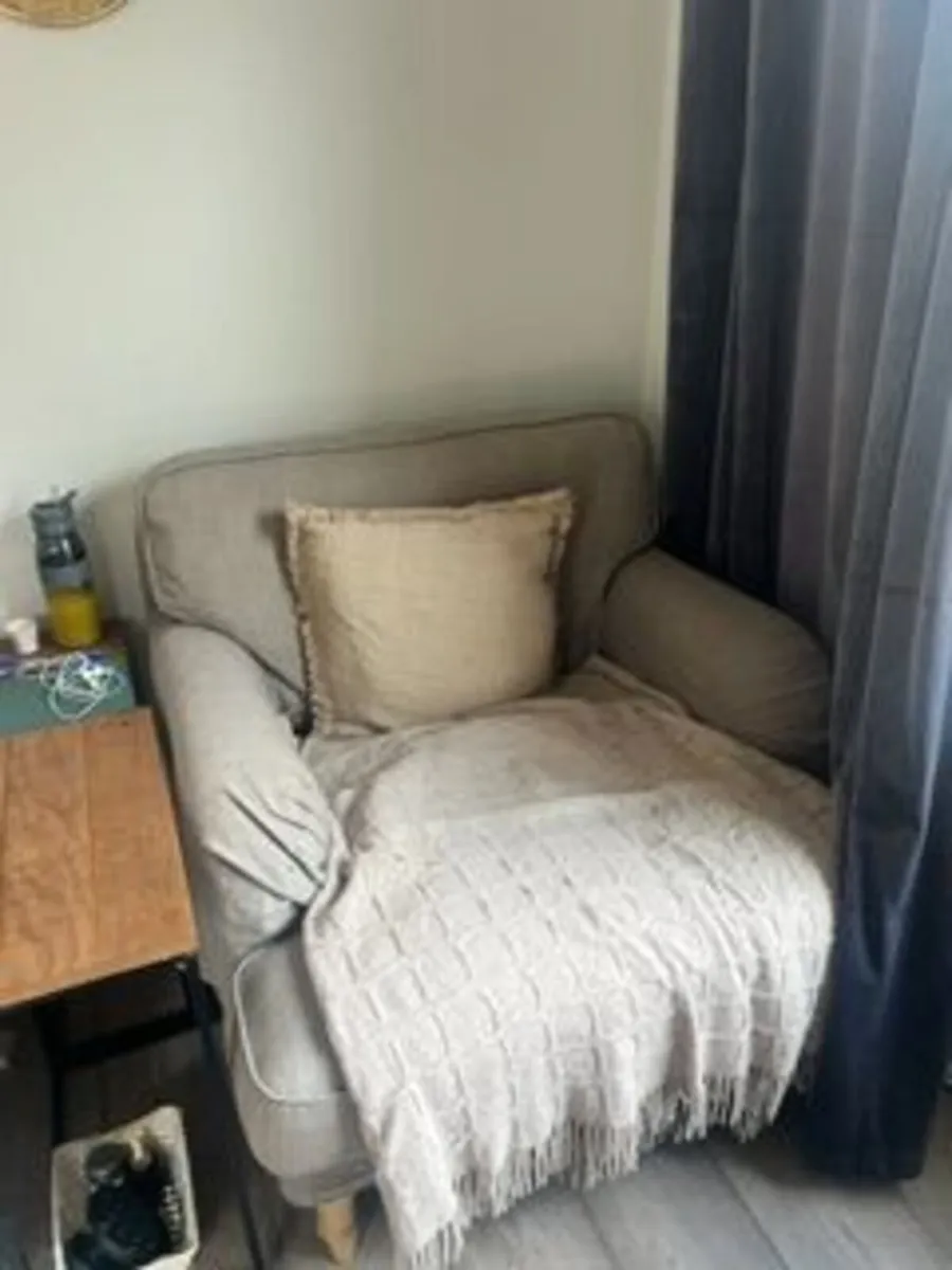 Gorgeous Suite Of Furniture (Seats 5) - Image 4