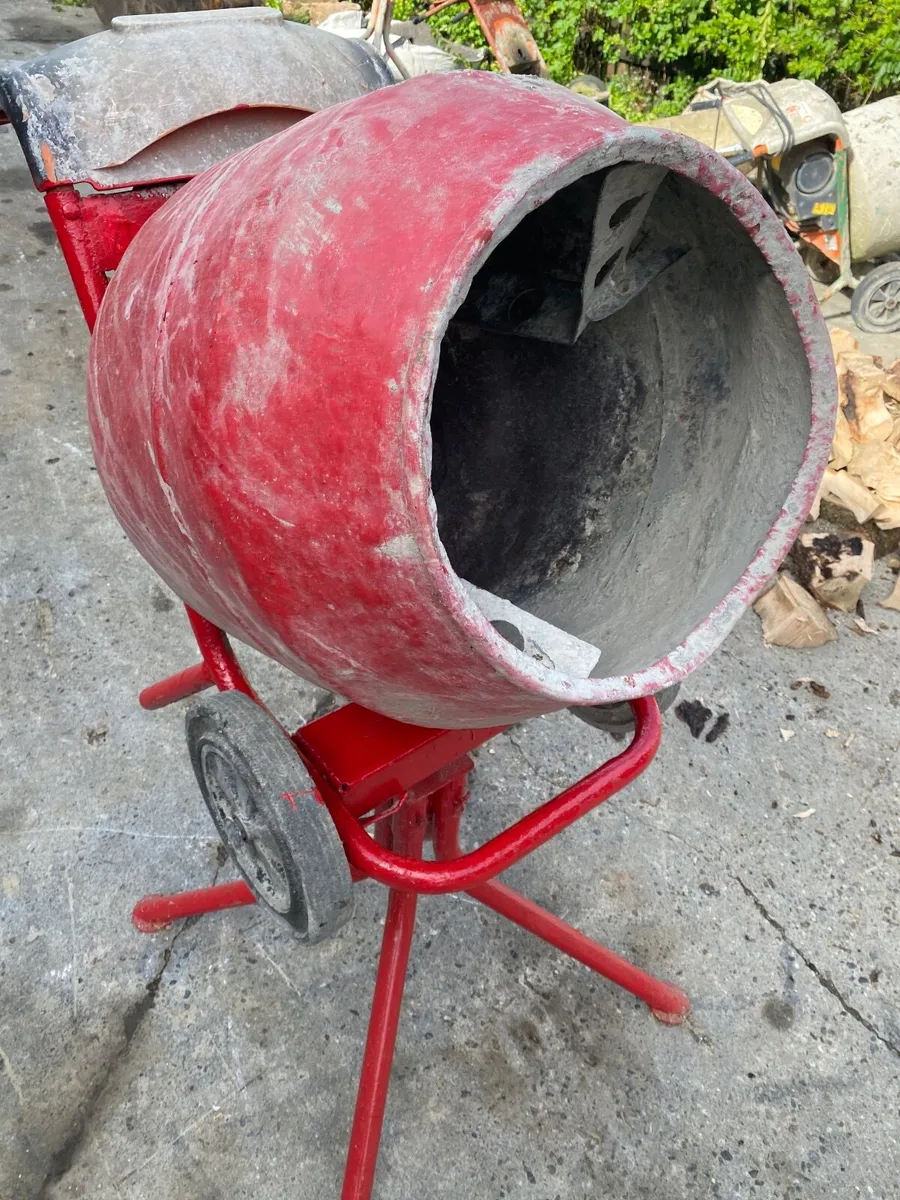 Cement mixer - Image 1