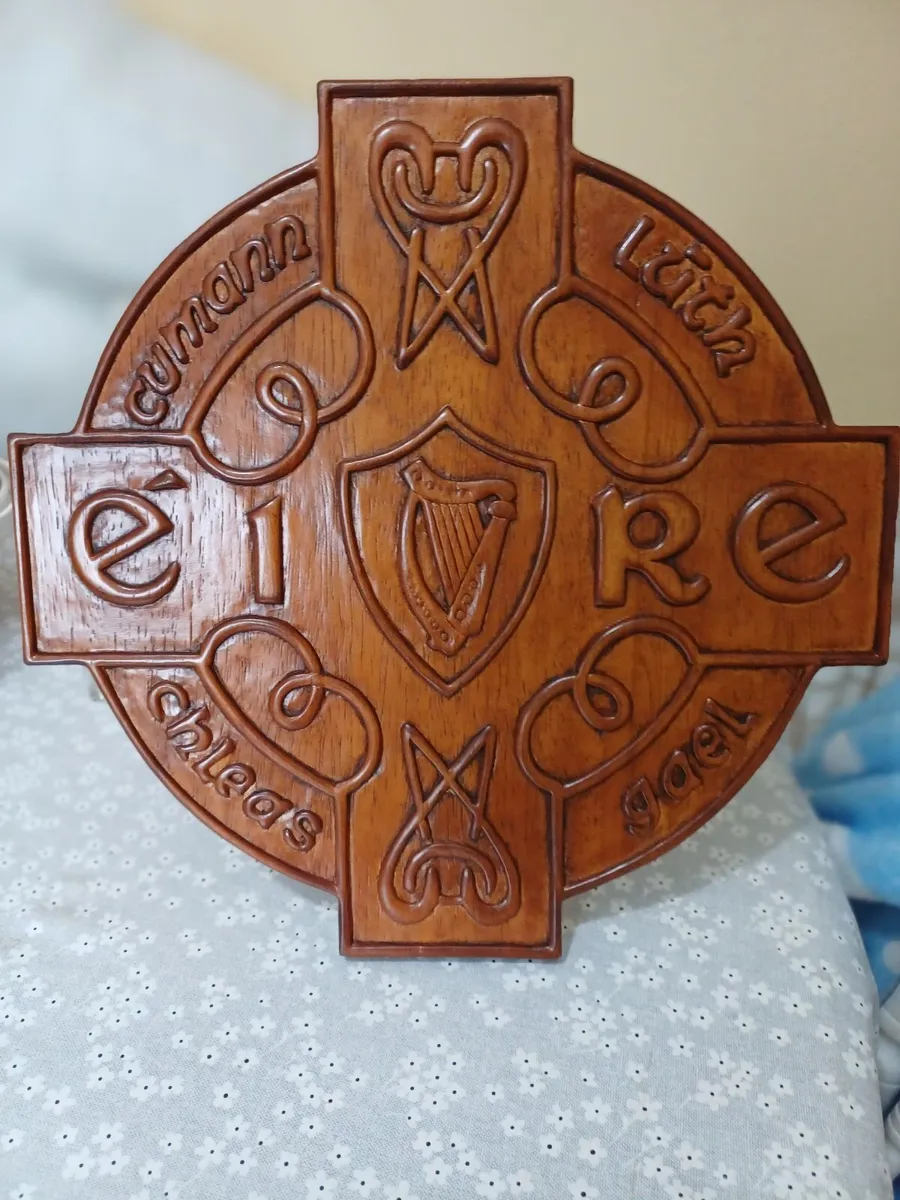 Collectible Vintage Mahogany GAA Plaque - Image 3
