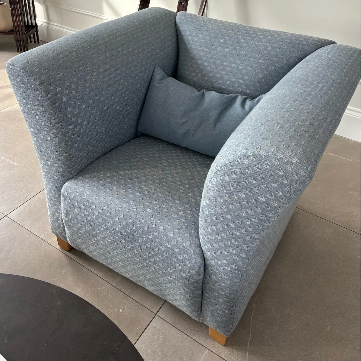 2 seater sofa & 2 chairs - Image 3