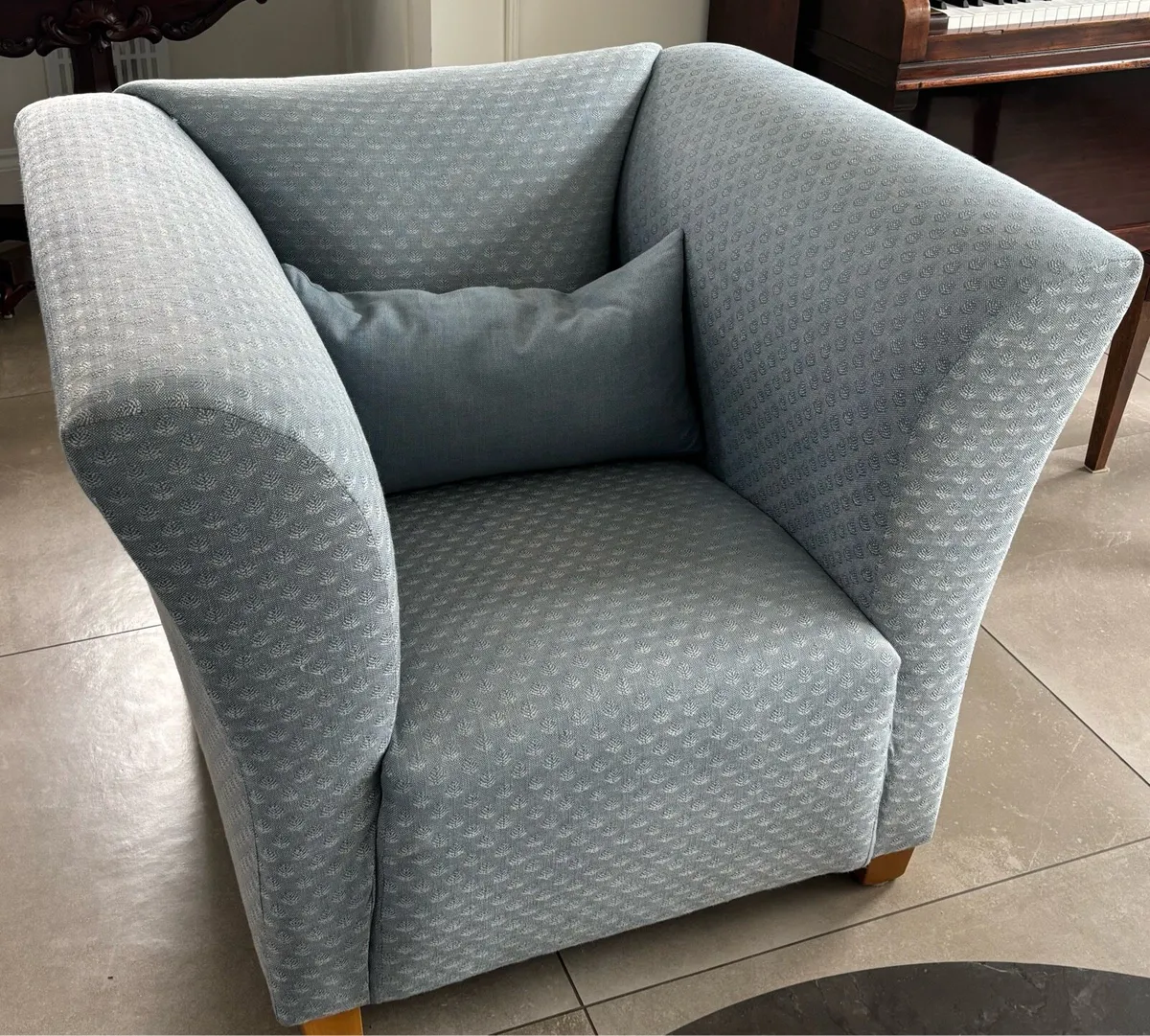 2 seater sofa & 2 chairs - Image 4