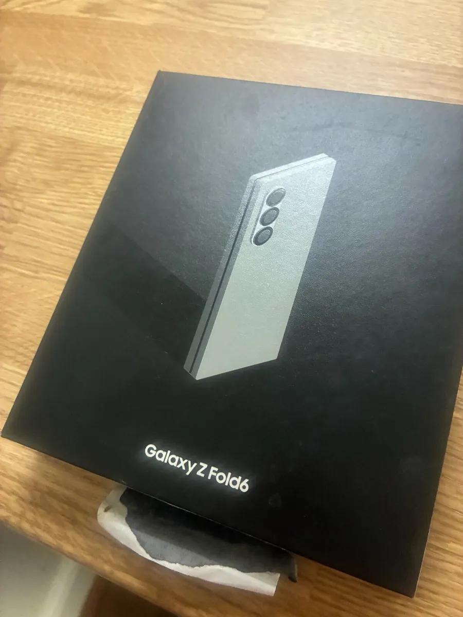Samsung Galaxy Z Fold6 256GB Silver Shadow Unused - Image 4