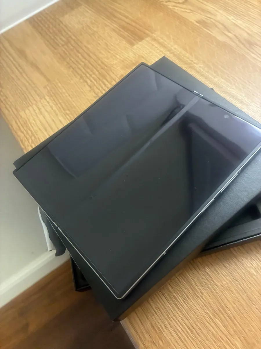 Samsung Galaxy Z Fold6 256GB Silver Shadow Unused - Image 3