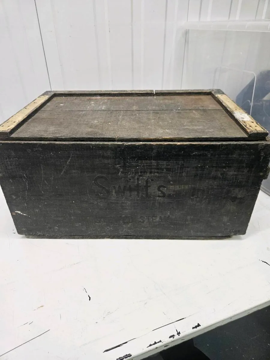 Pitch pine box - Image 1