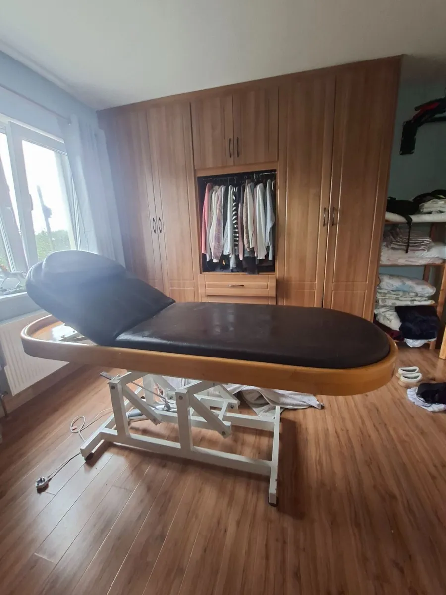 Massage/tattoo bed - Image 1
