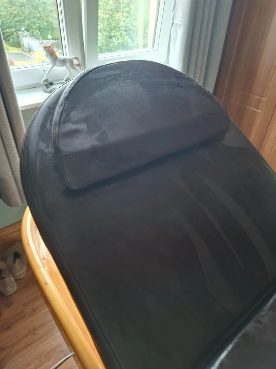 Massage/tattoo bed - Image 4