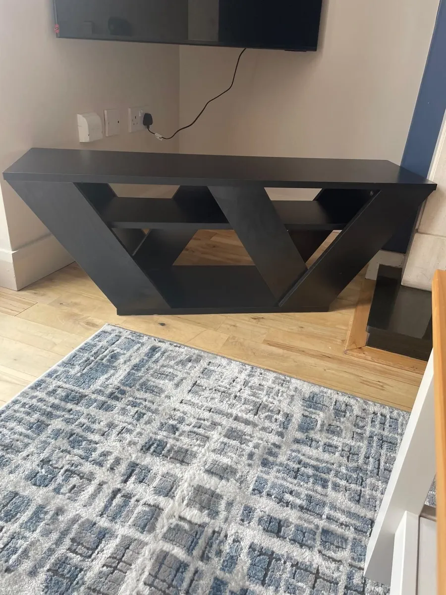 Tv stand - Image 1