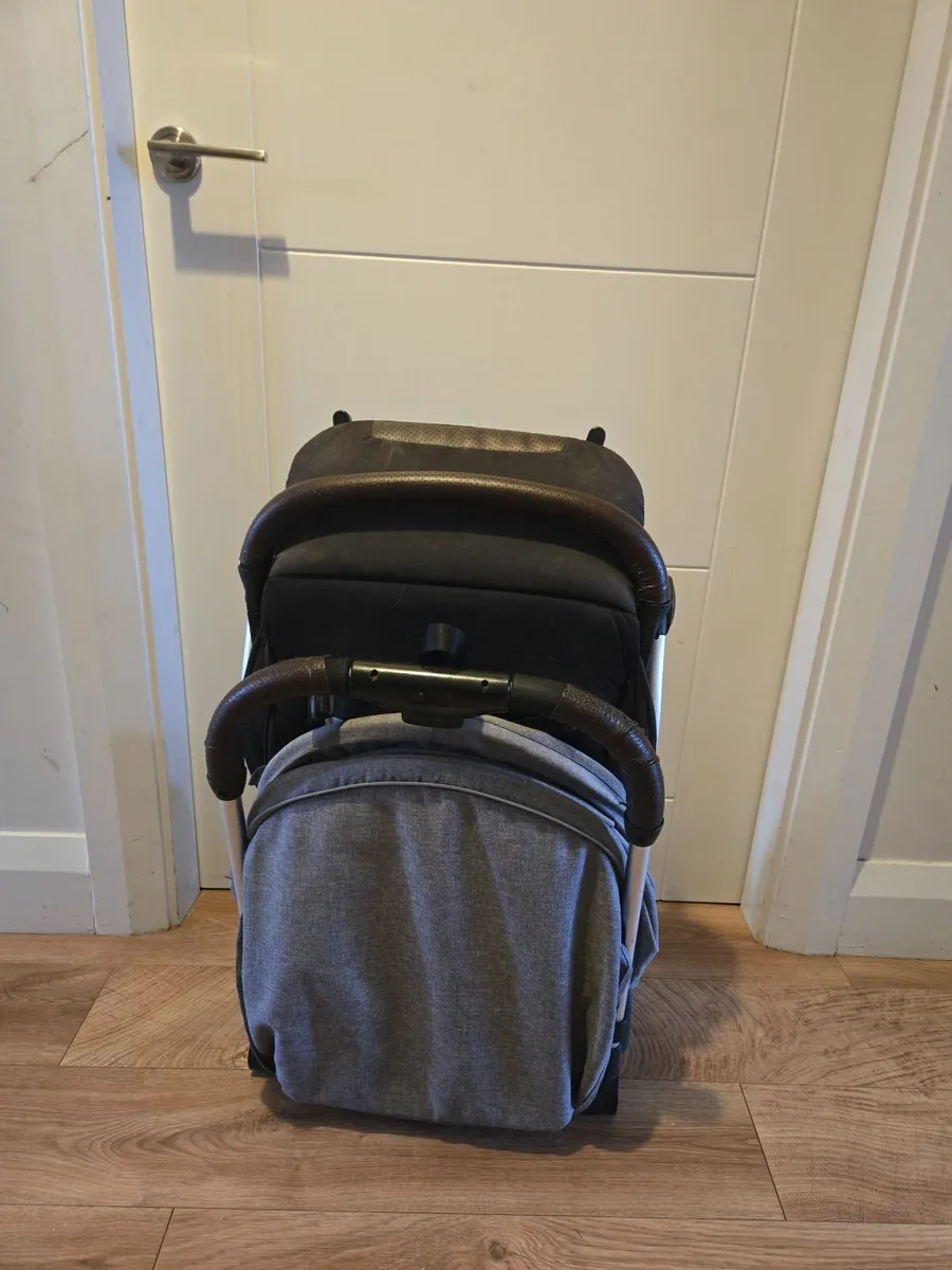 Zummi pram - compact, very easy to fold - Image 4